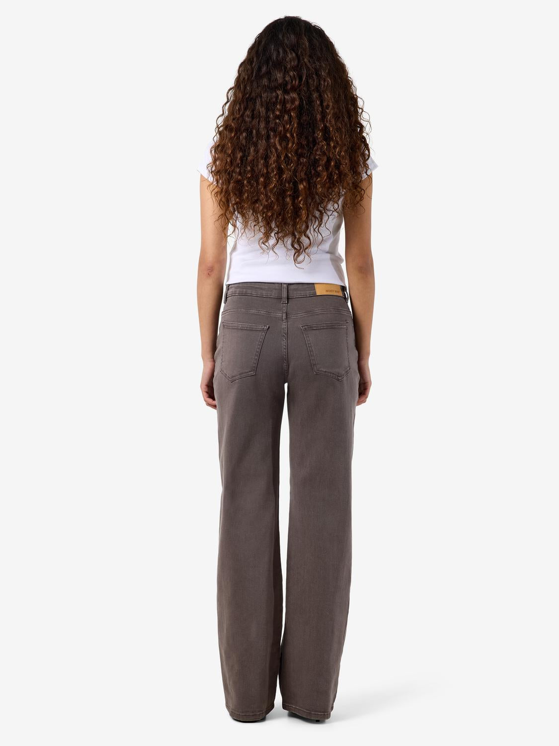 model_shot-front_full