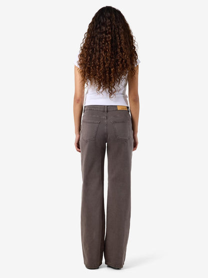 model_shot-front_full