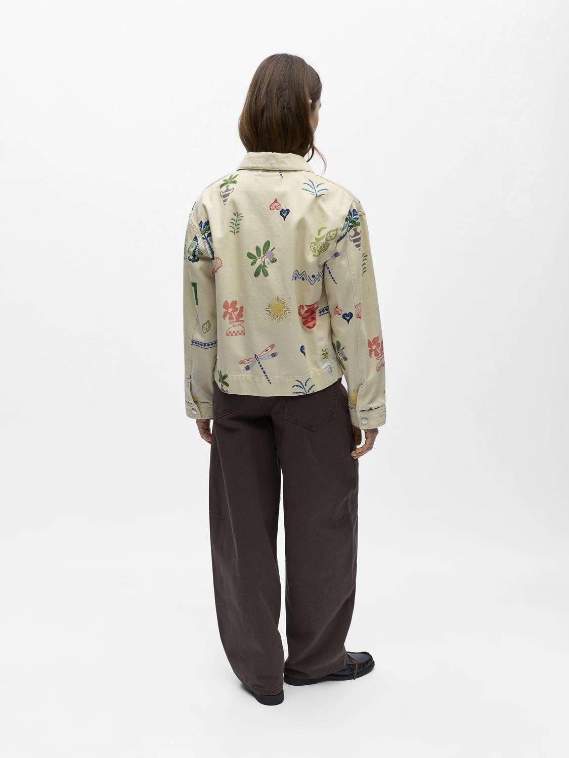model_shot-back
