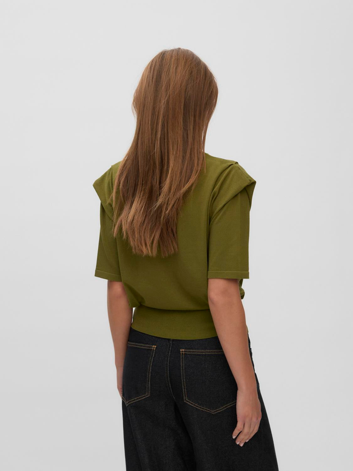 model_shot-back