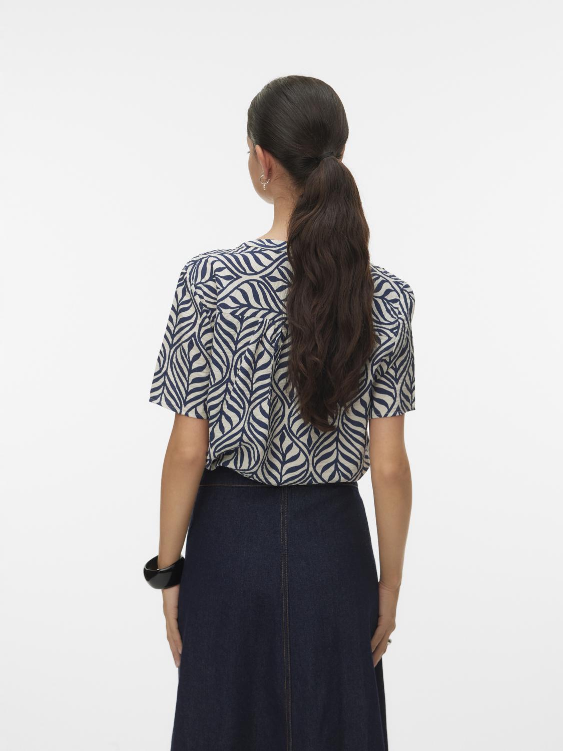model_shot-back