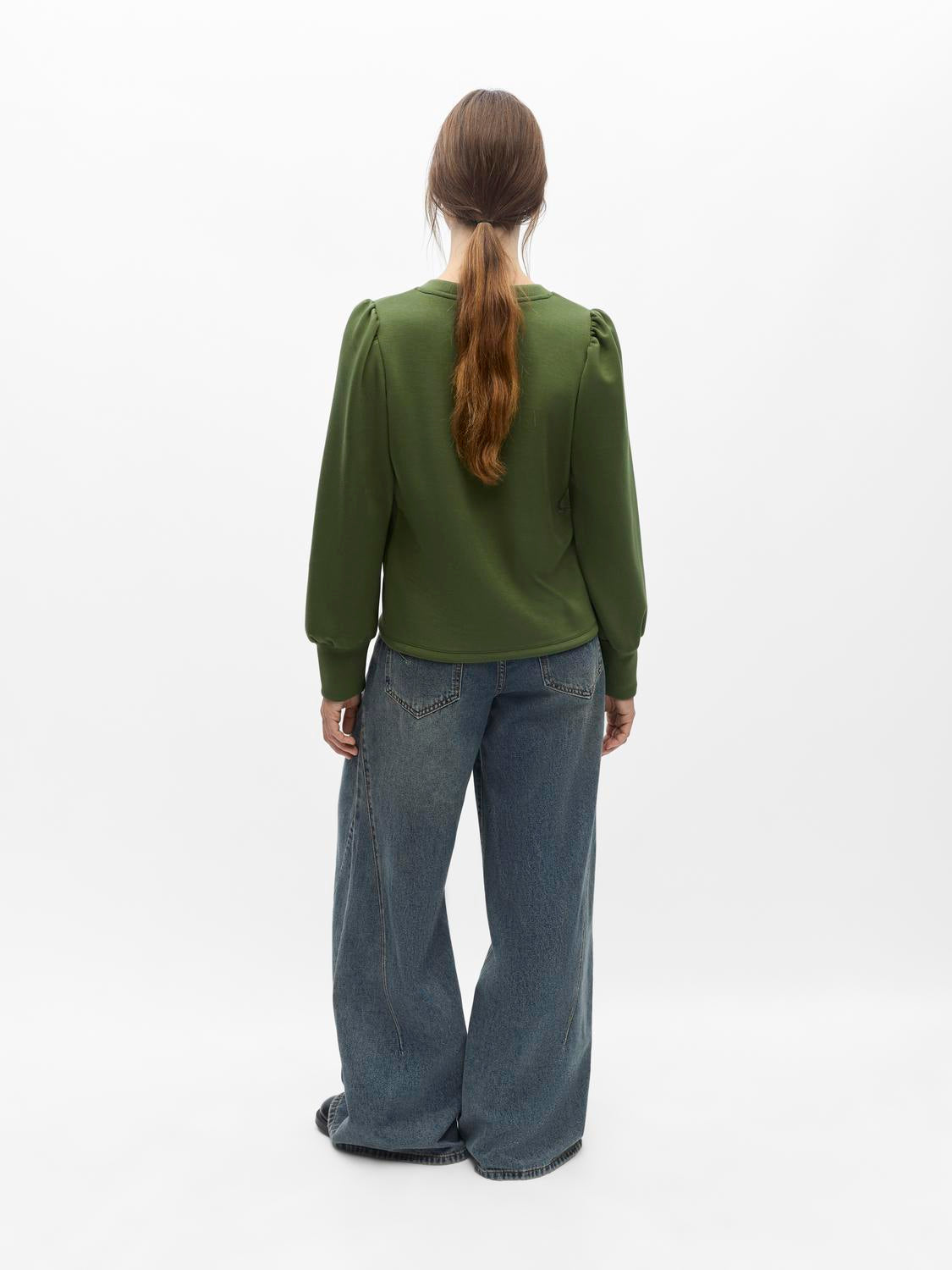 model_shot-back