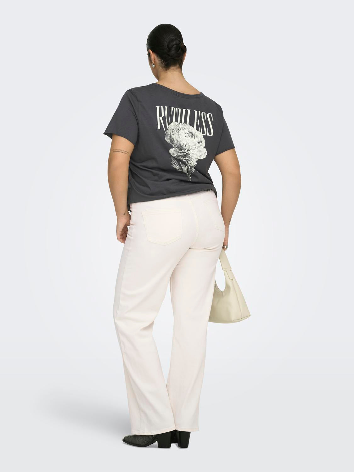 model_shot-back