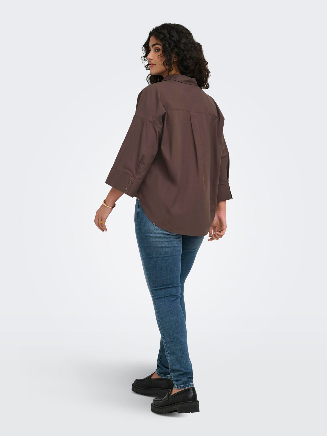 model_shot-back