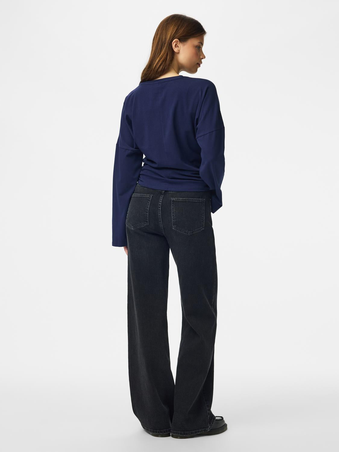 model_shot-back
