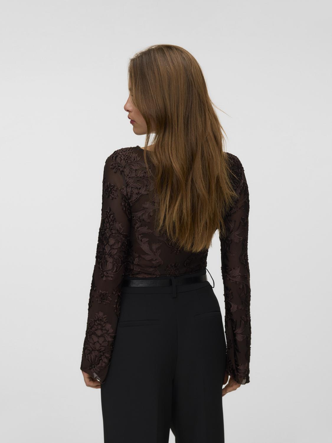 model_shot-back