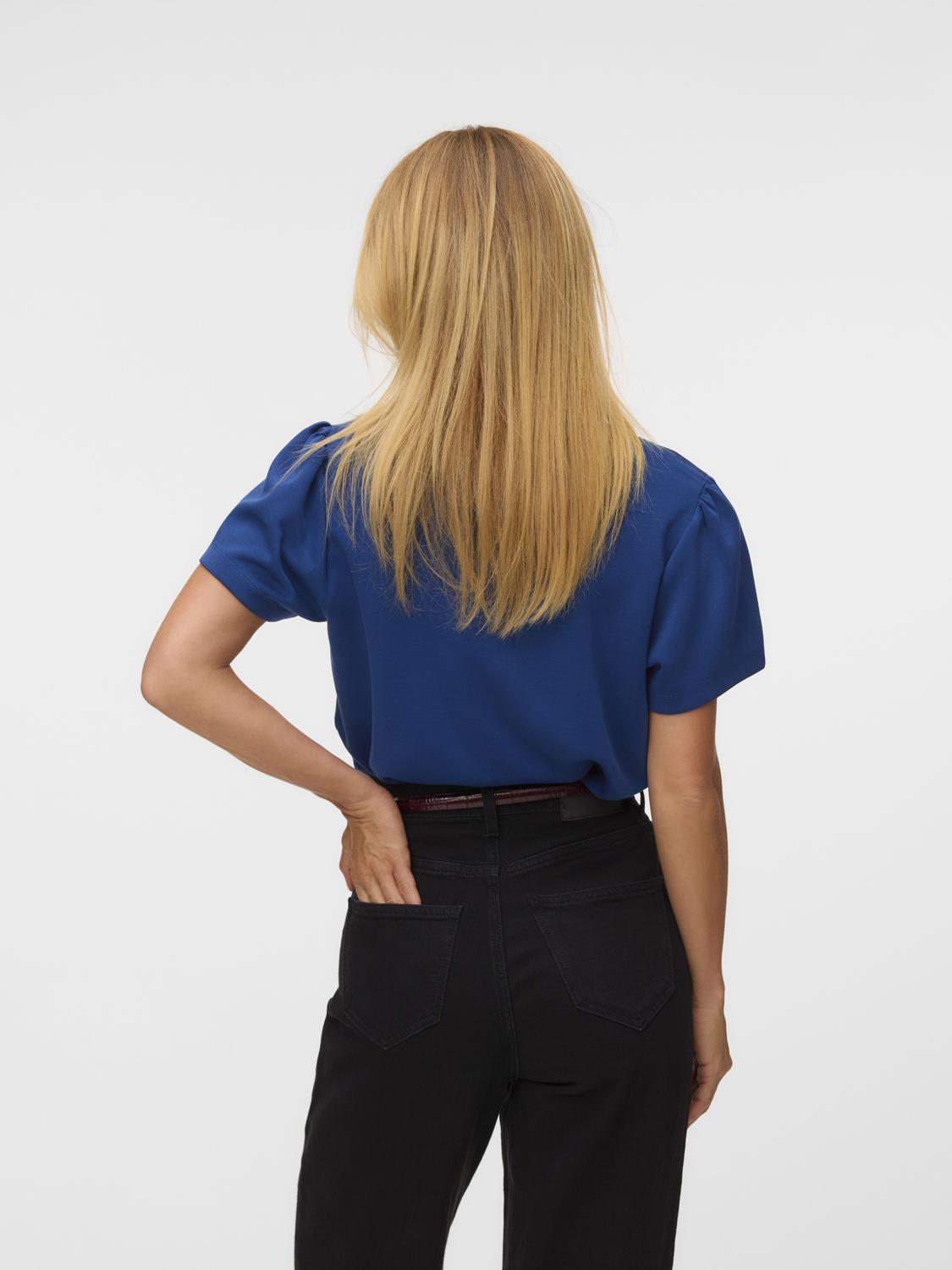 model_shot-back