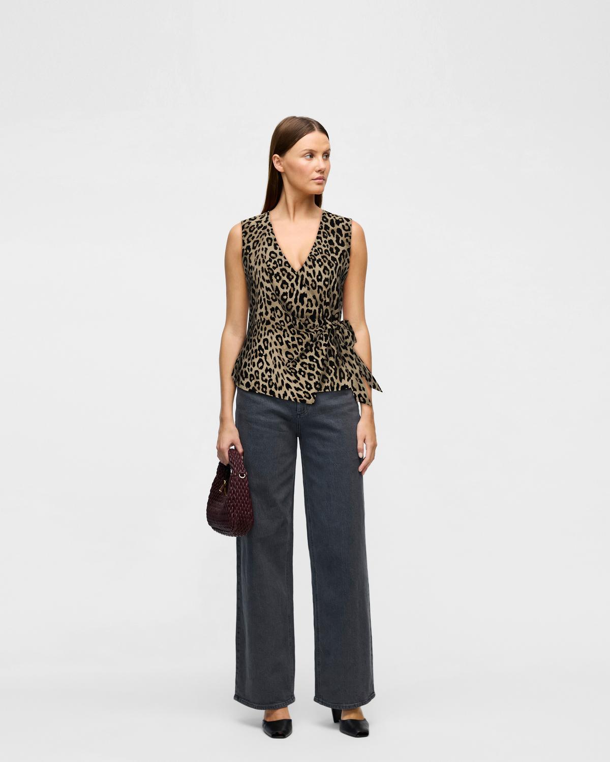 model_shot-front_full