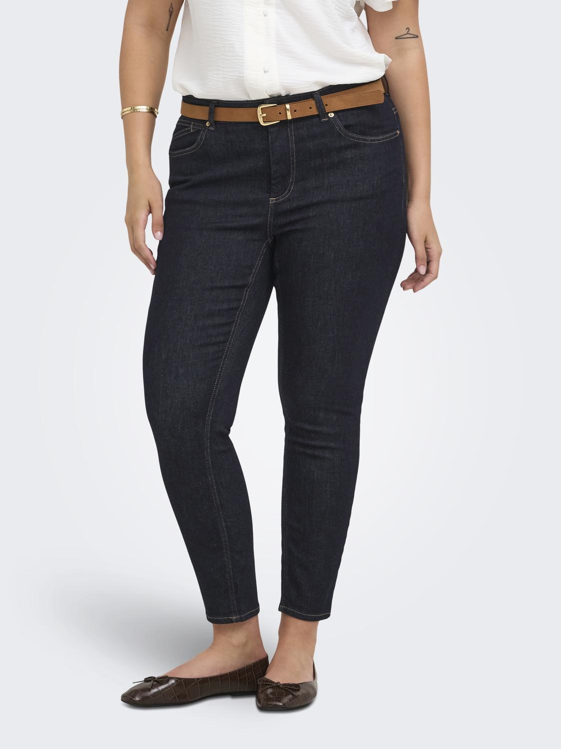 model_shot-front