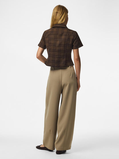 model_shot-back