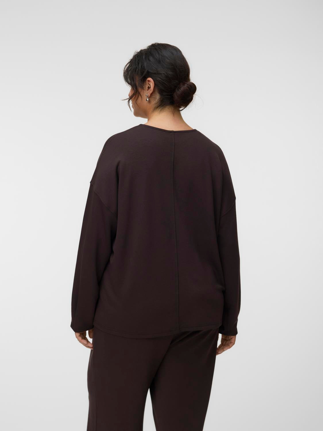 model_shot-back