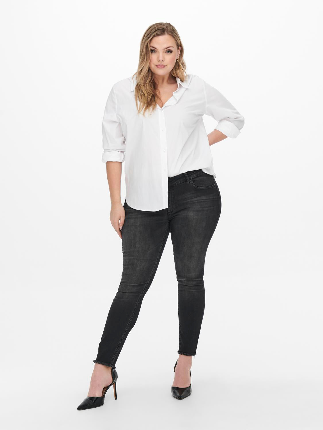 model_shot-front_full