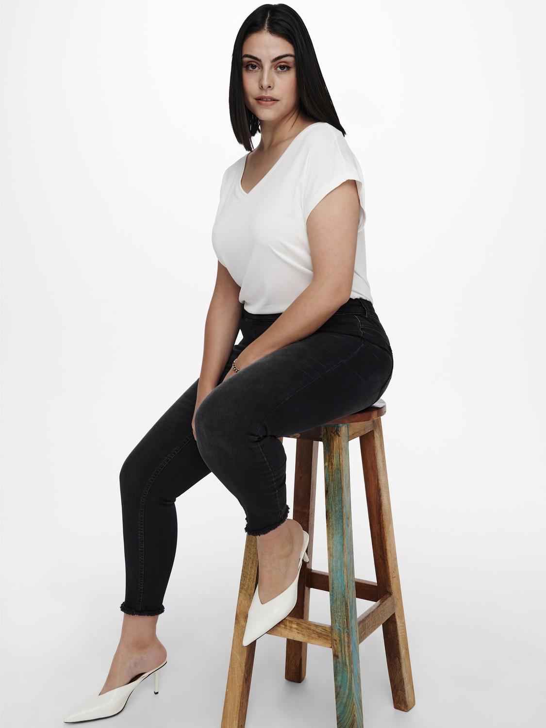 model_shot-creative