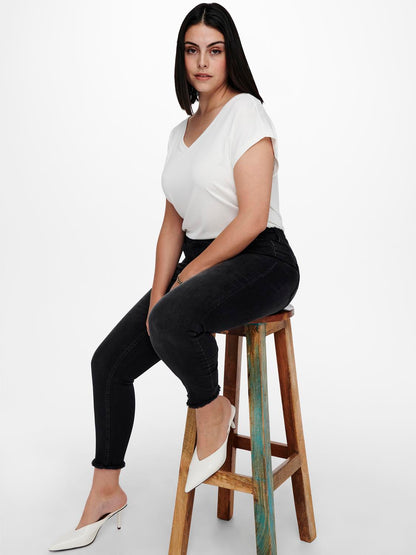 model_shot-creative