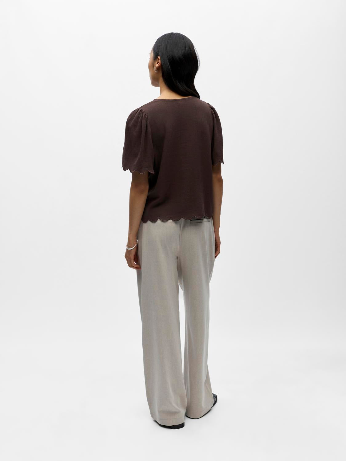 model_shot-back