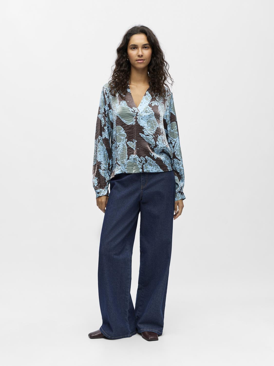 model_shot-front_full