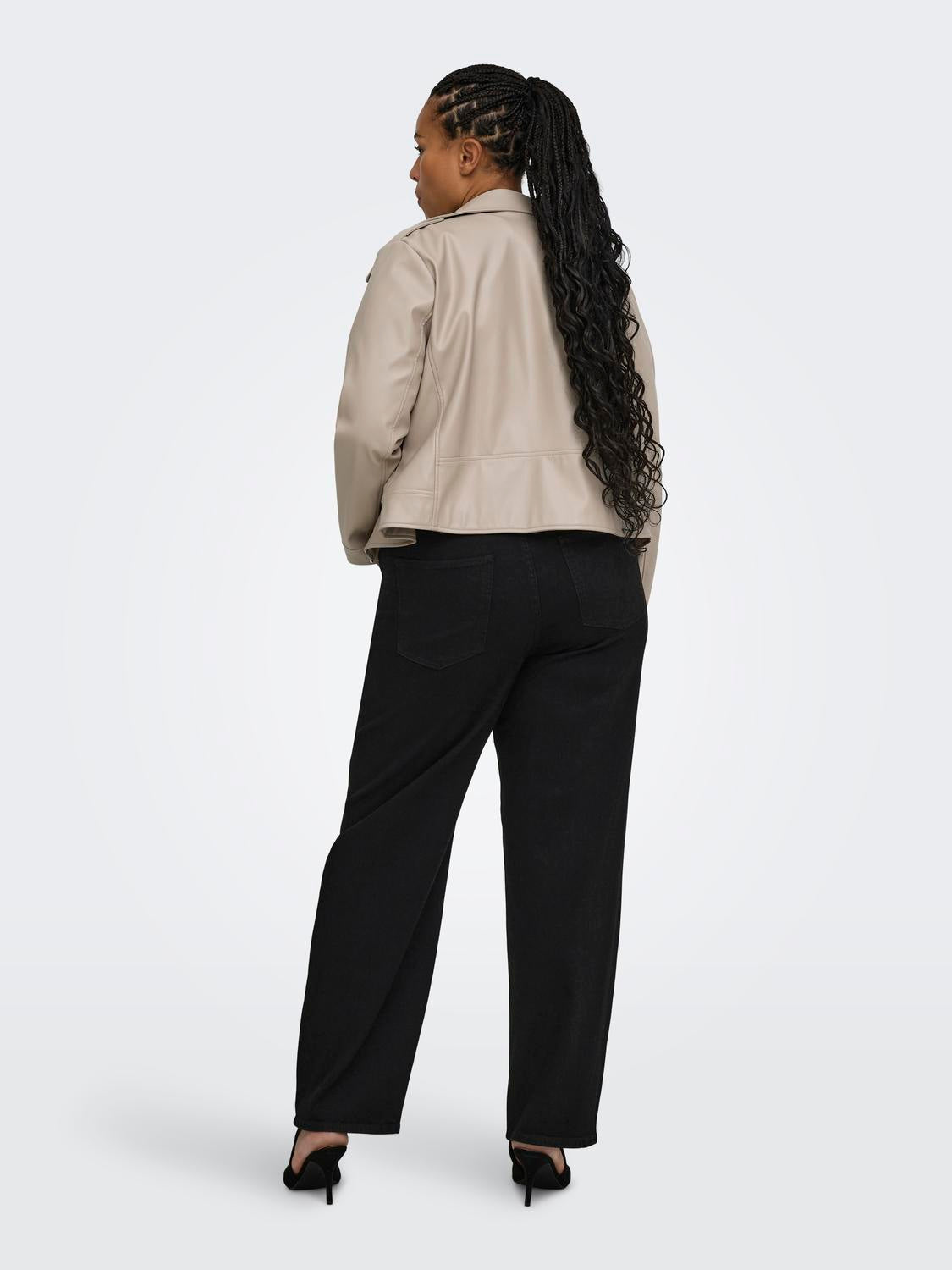 model_shot-back