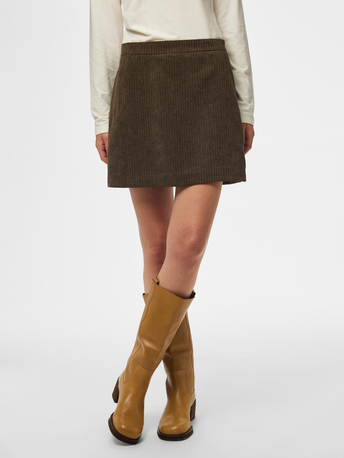 model_shot-front