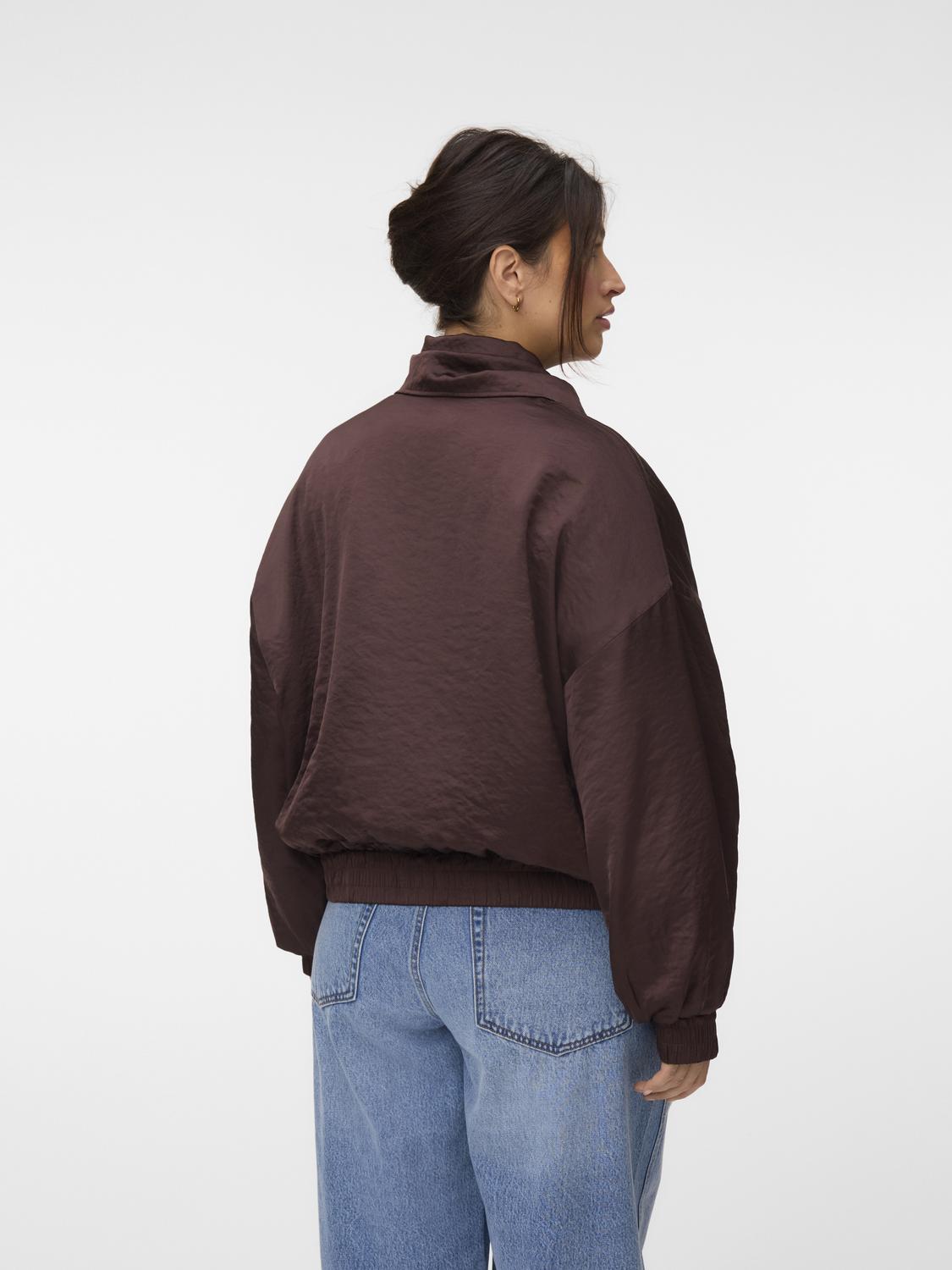 model_shot-back