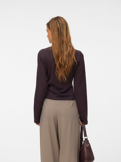 model_shot-back