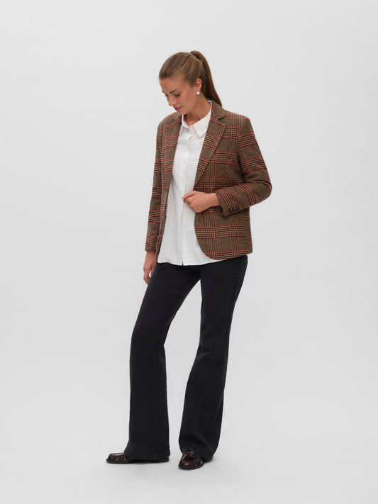 model_shot-front