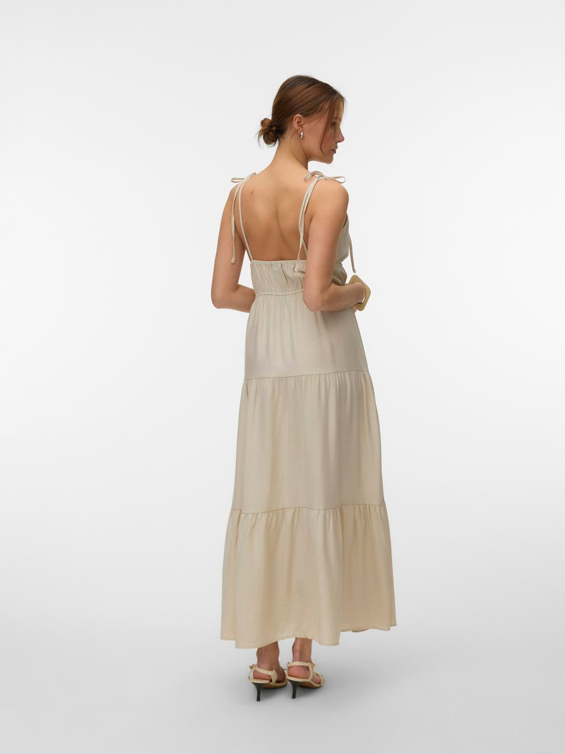 model_shot-back