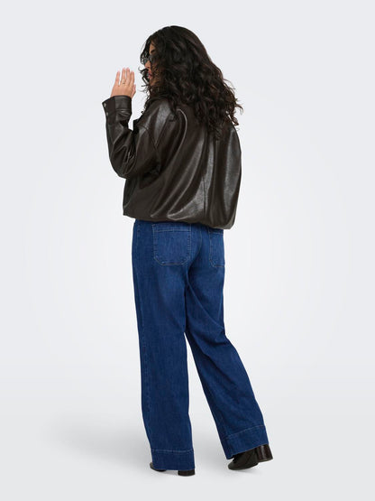 model_shot-back