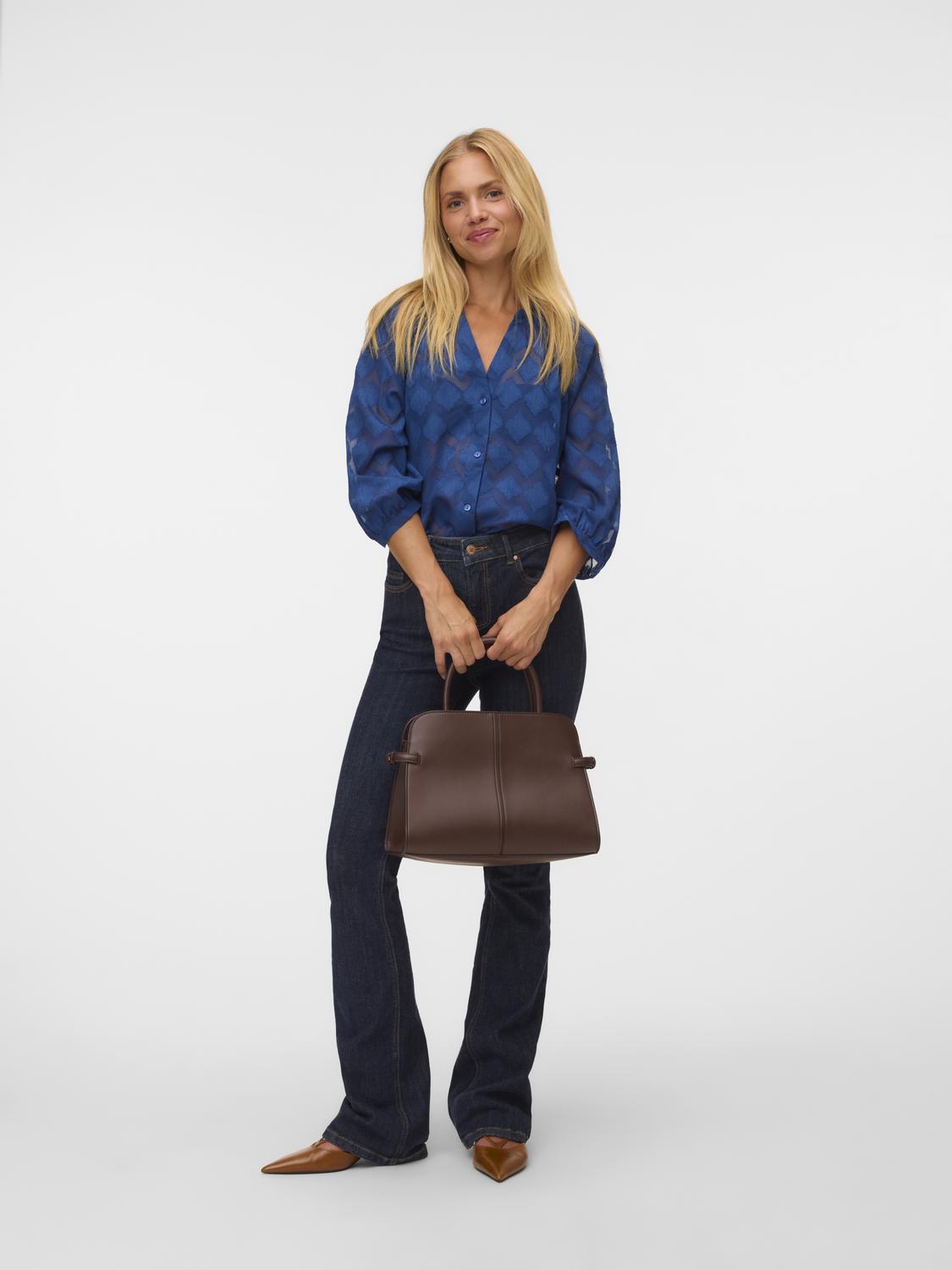 model_shot-front