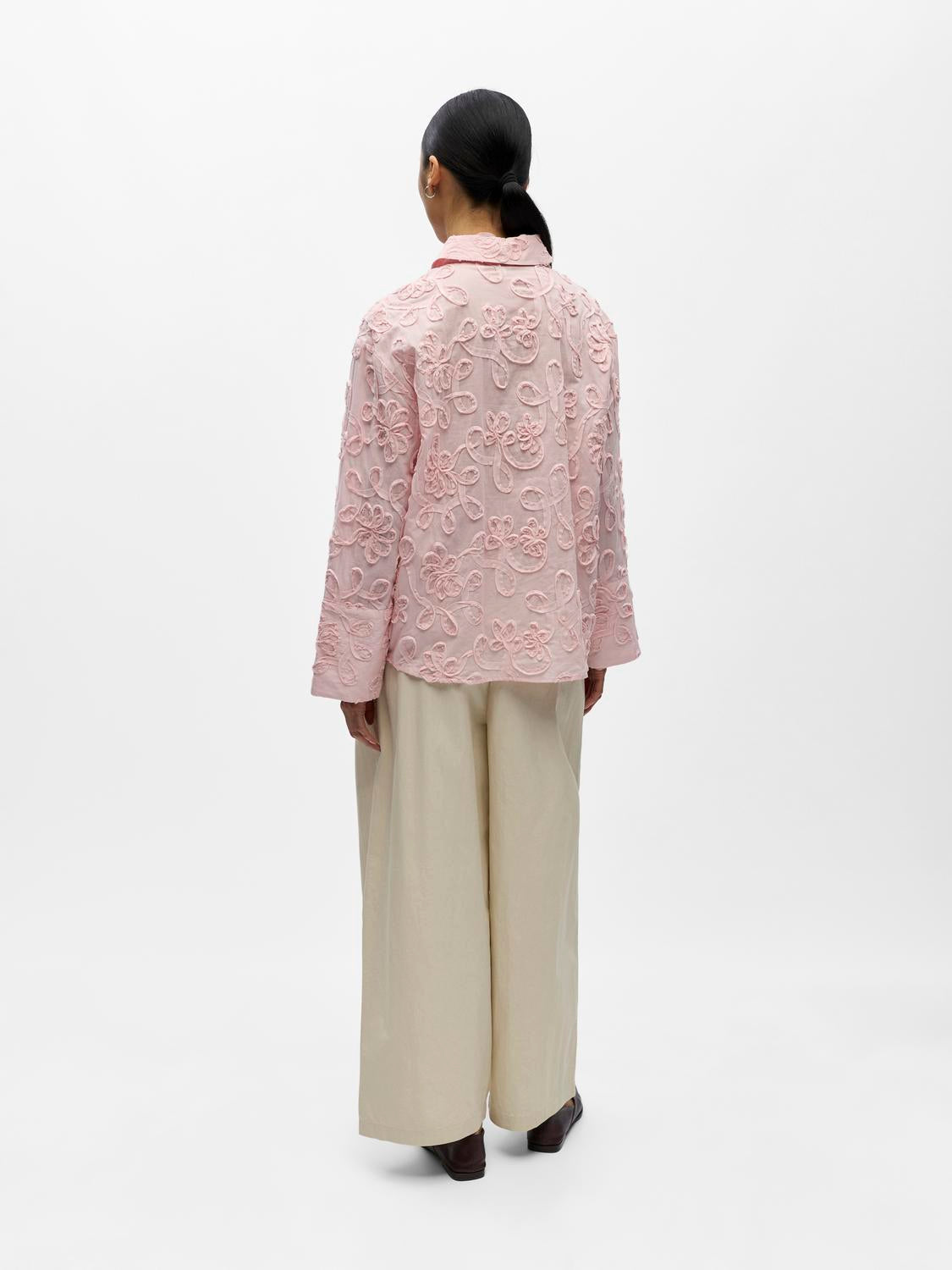 model_shot-back