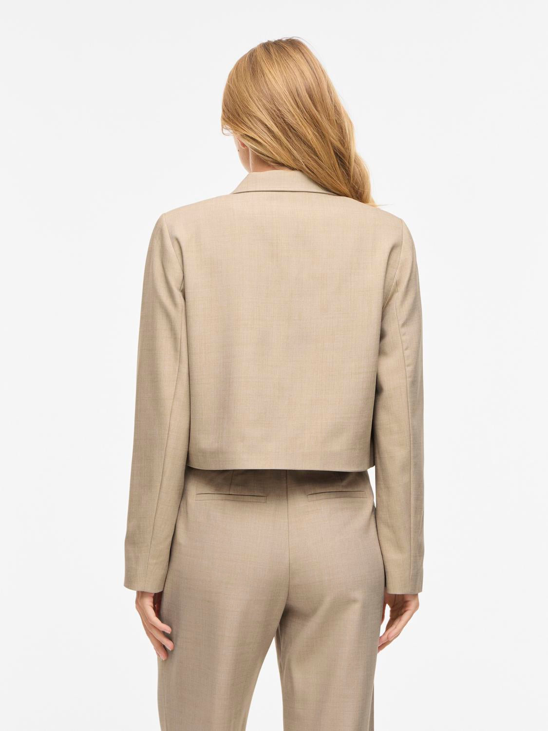 model_shot-back