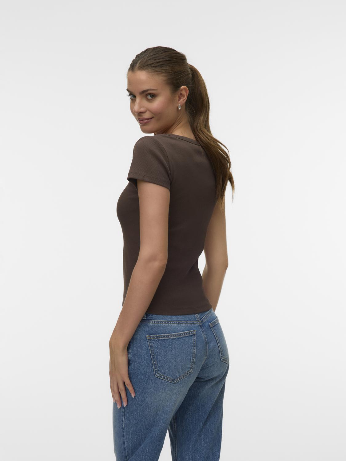 model_shot-back