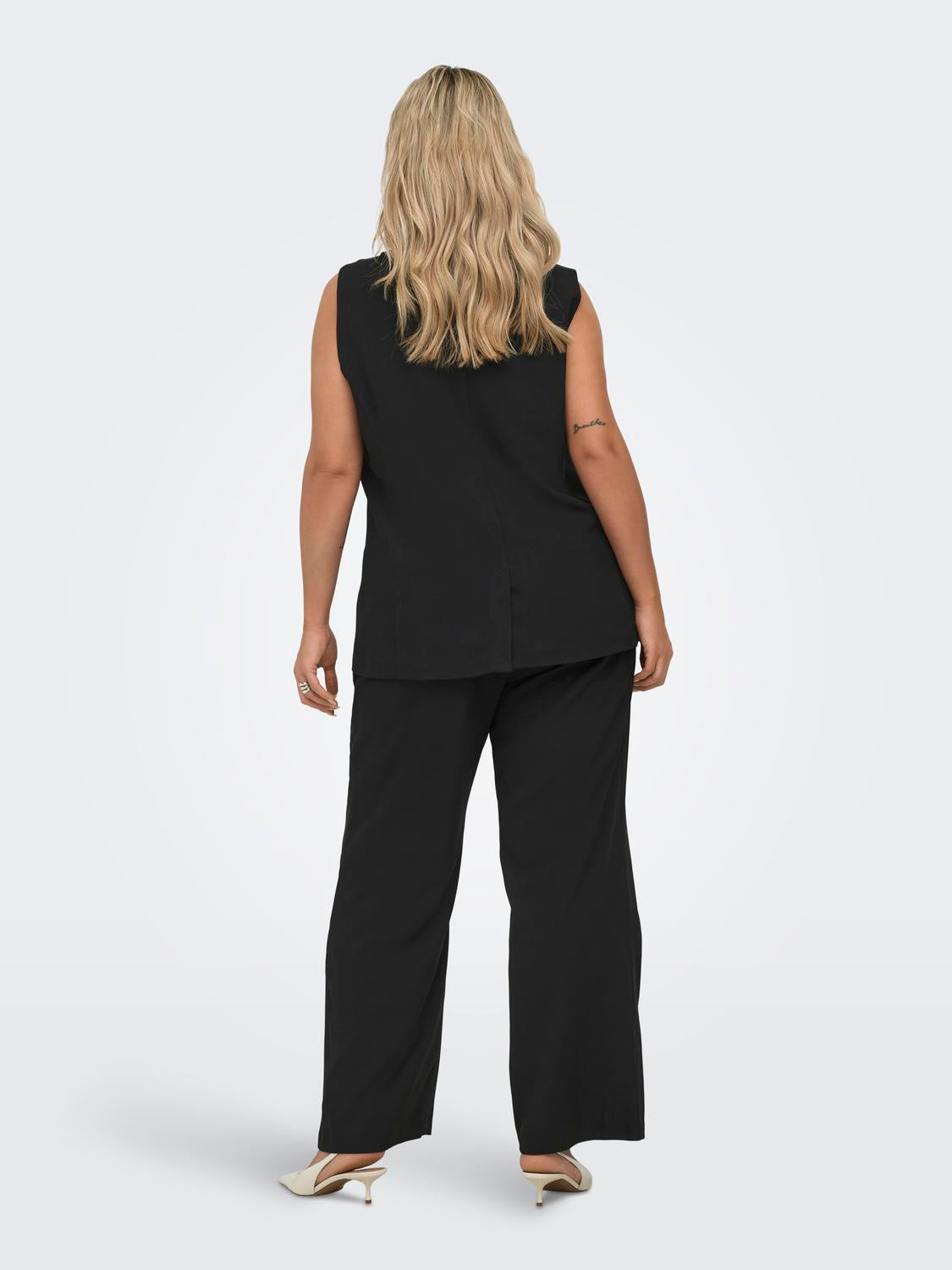 model_shot-back