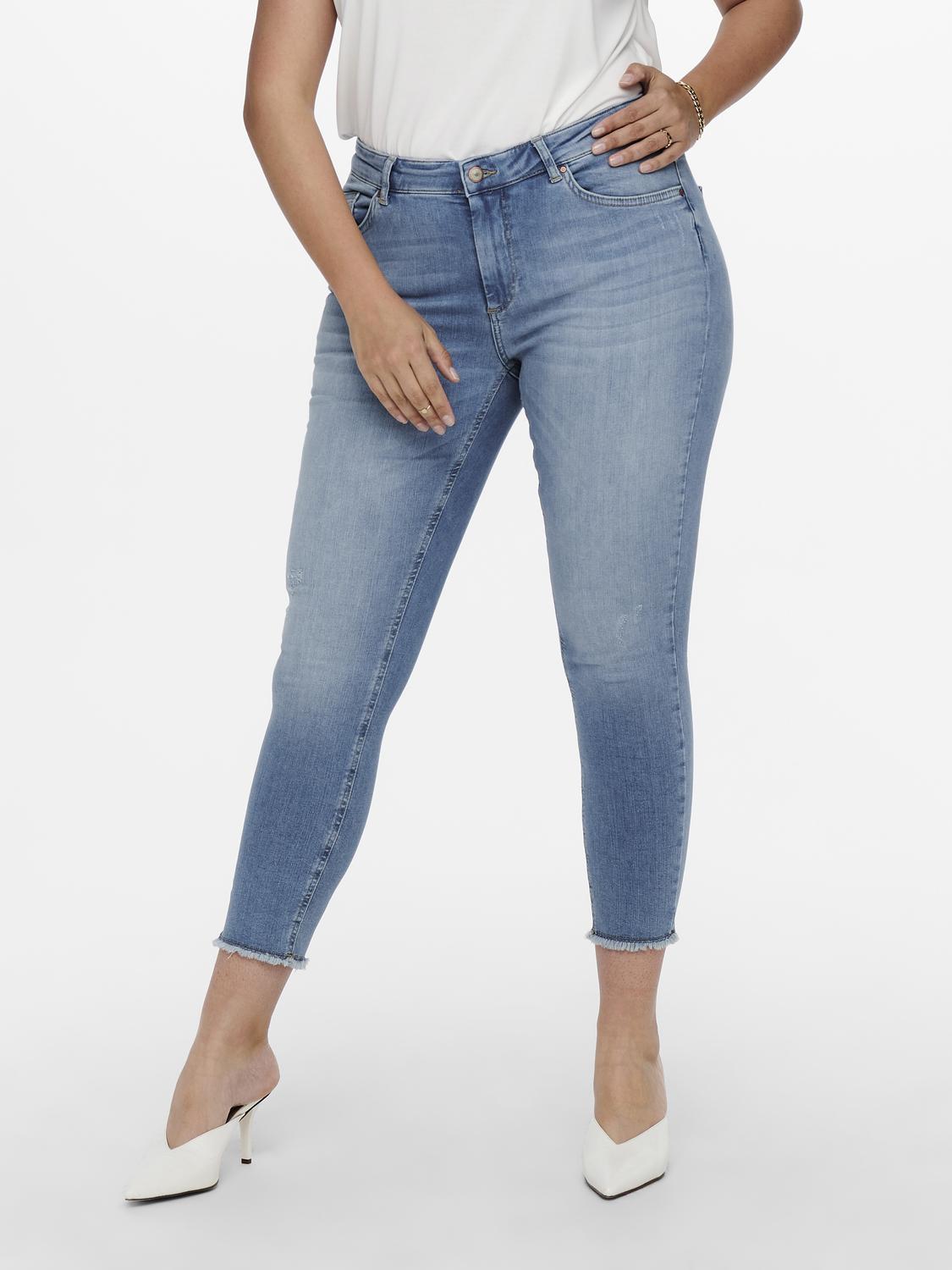 model_shot-front