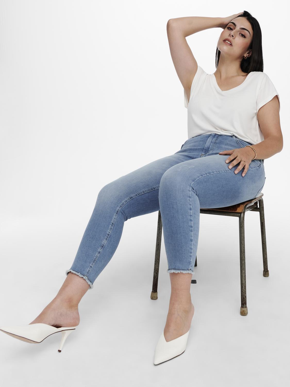 model_shot-creative