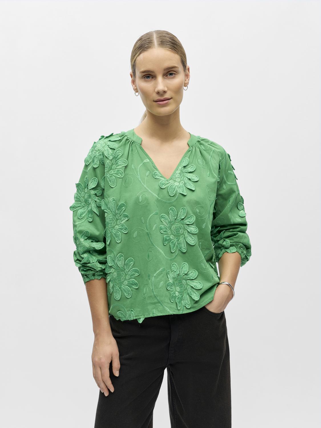 model_shot-front