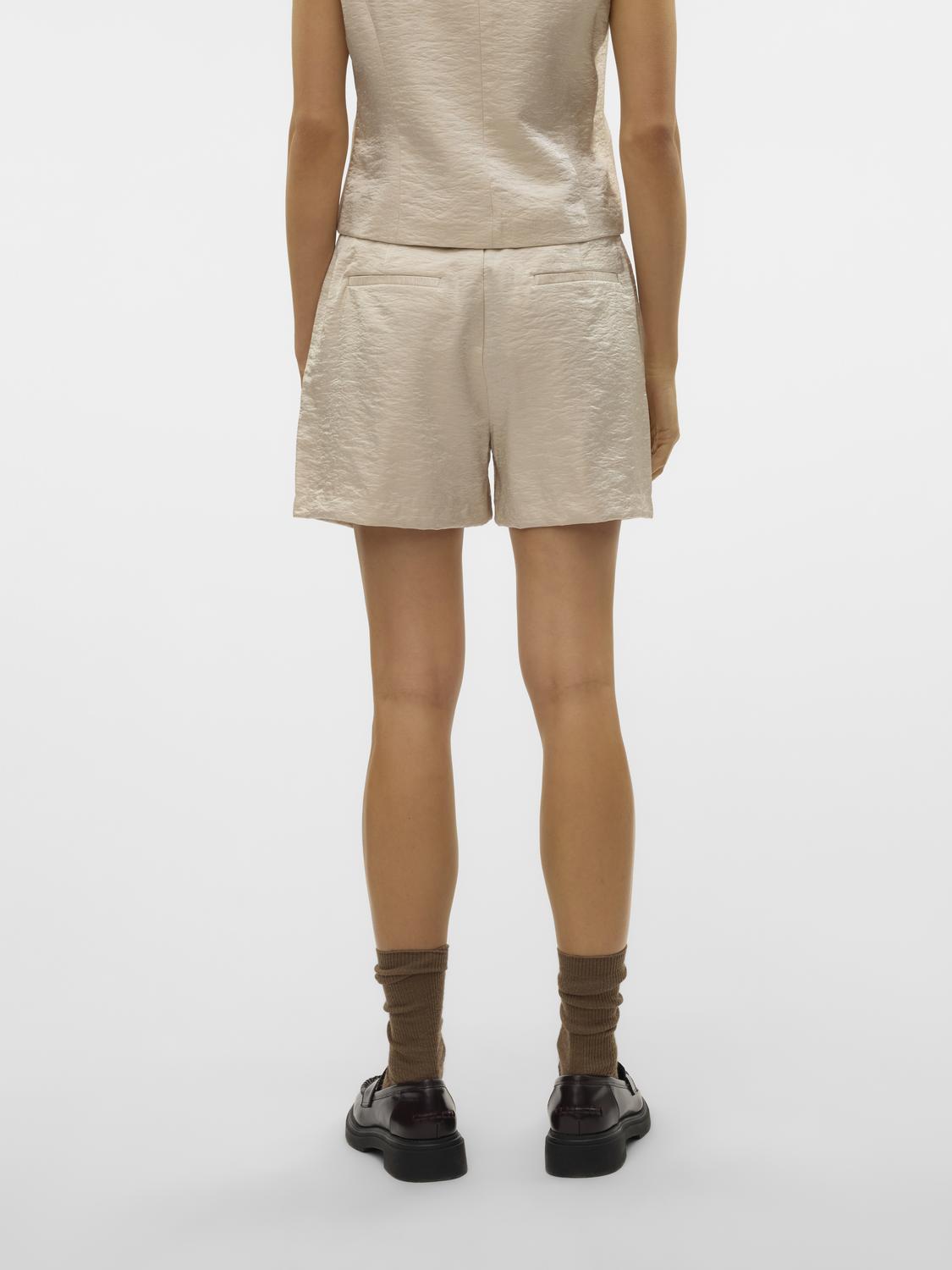 model_shot-back
