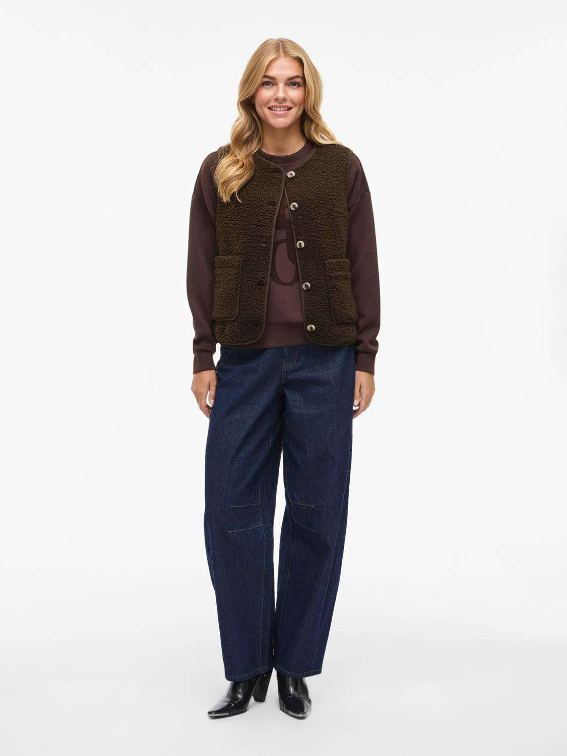 model_shot-front_full