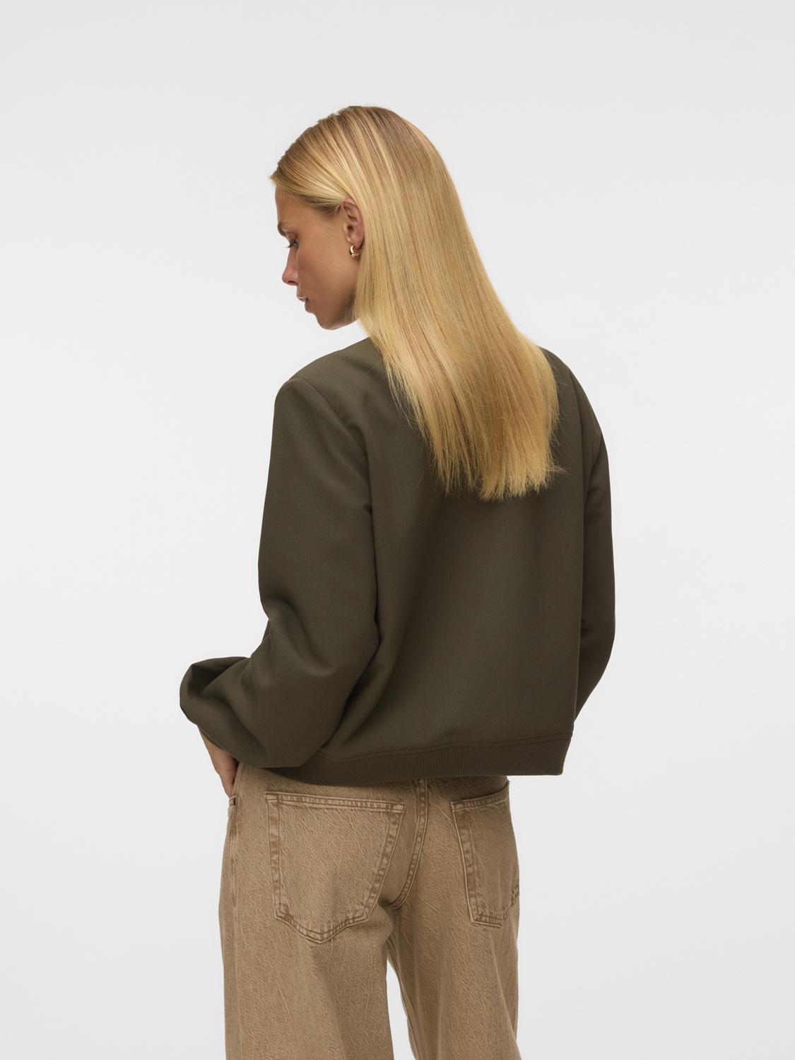 model_shot-back