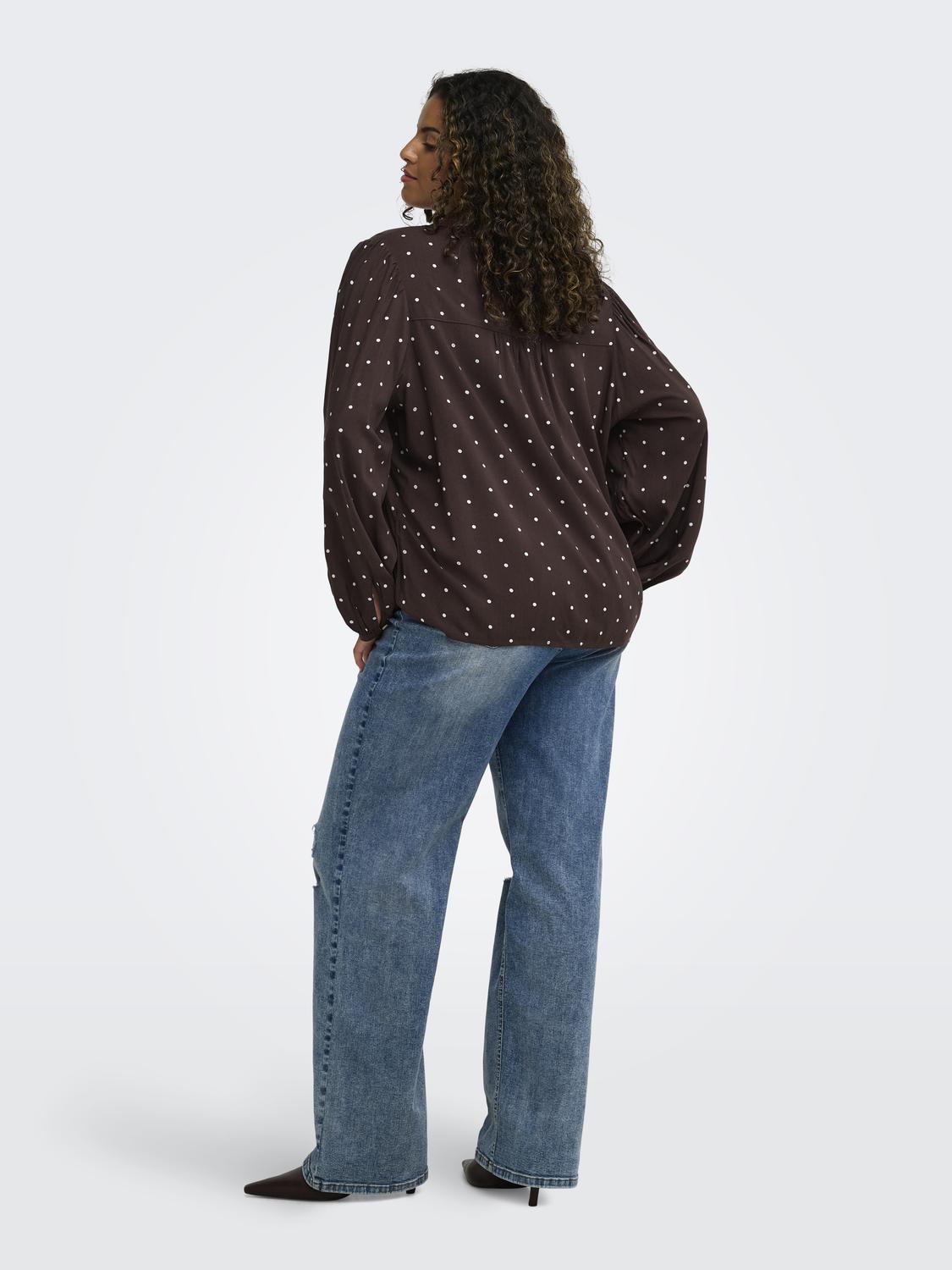 model_shot-back