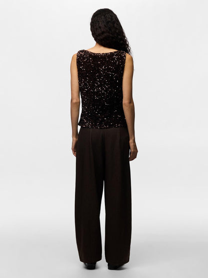 model_shot-back