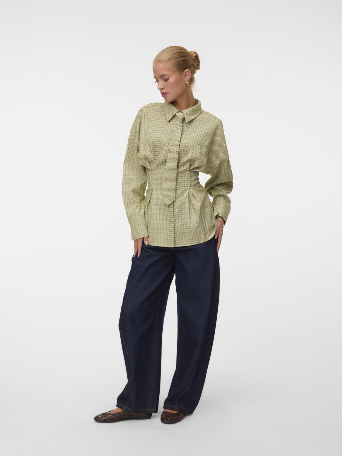 model_shot-front
