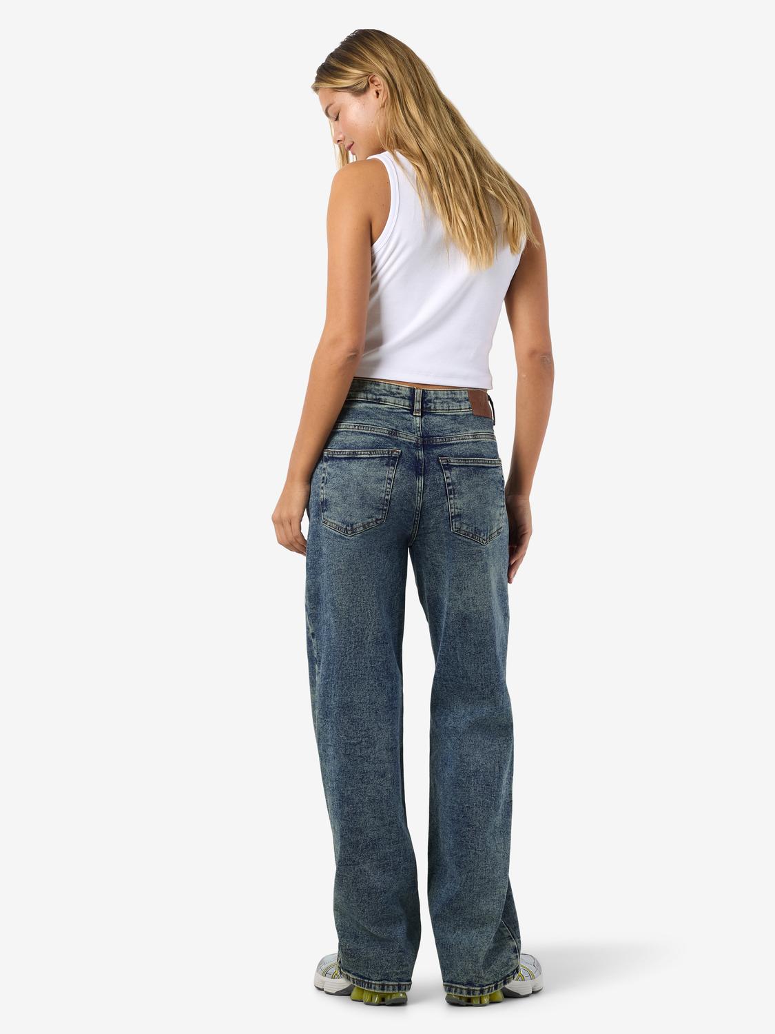 model_shot-front_full