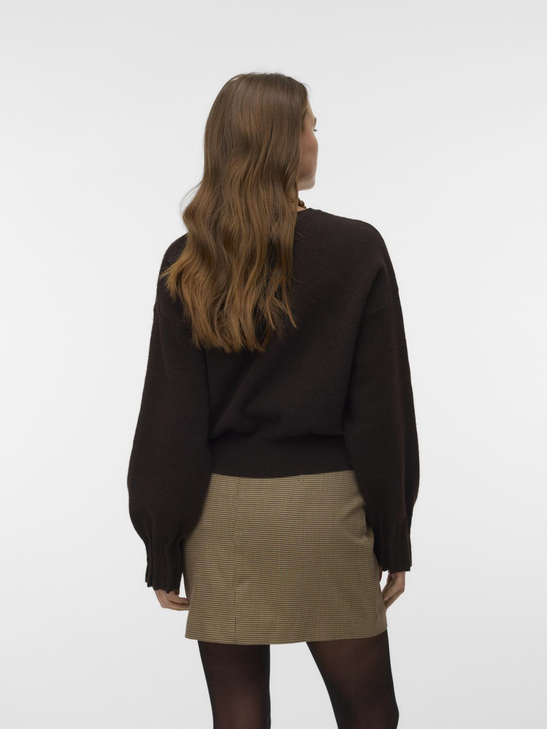 model_shot-back