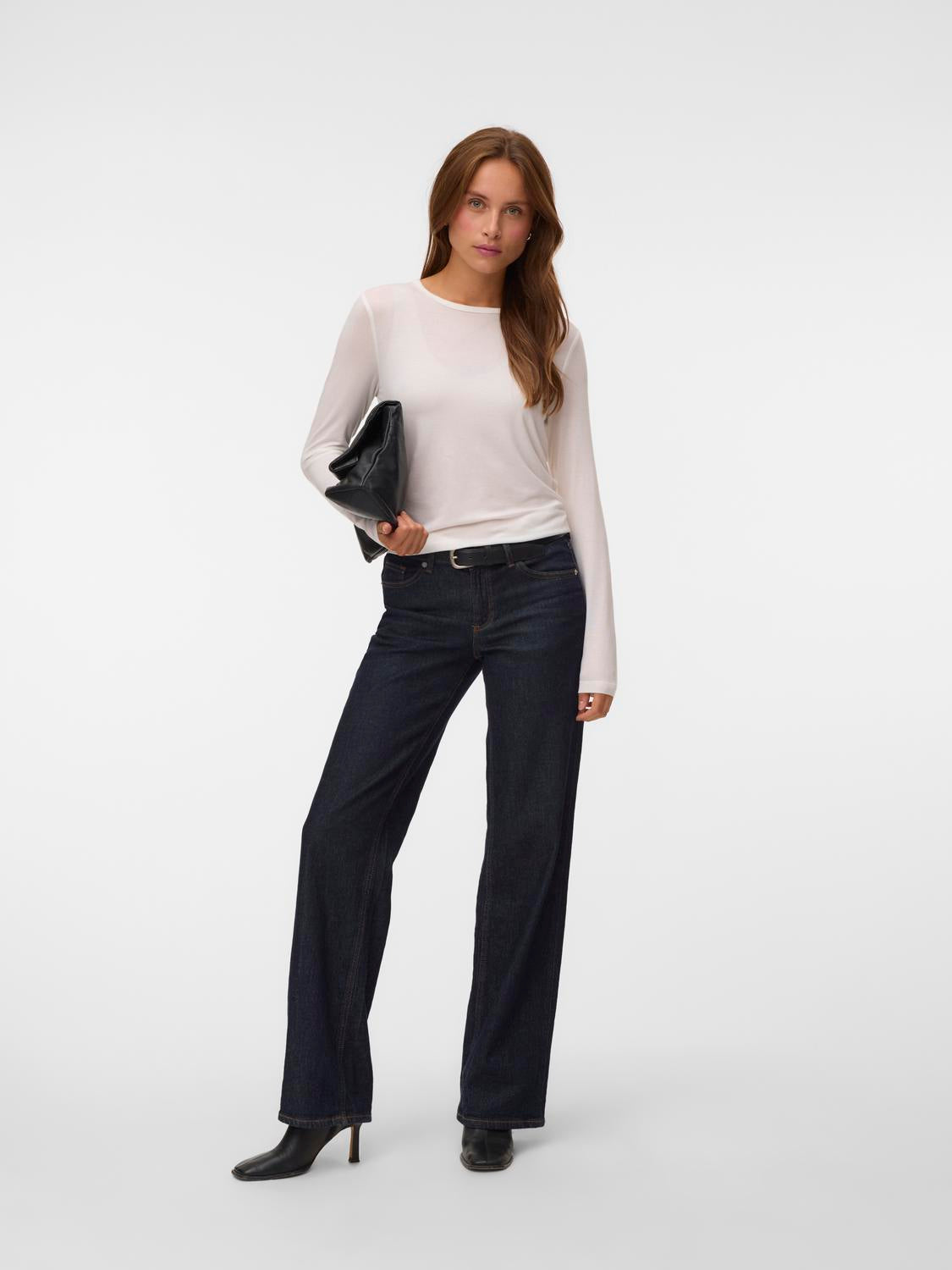 model_shot-front