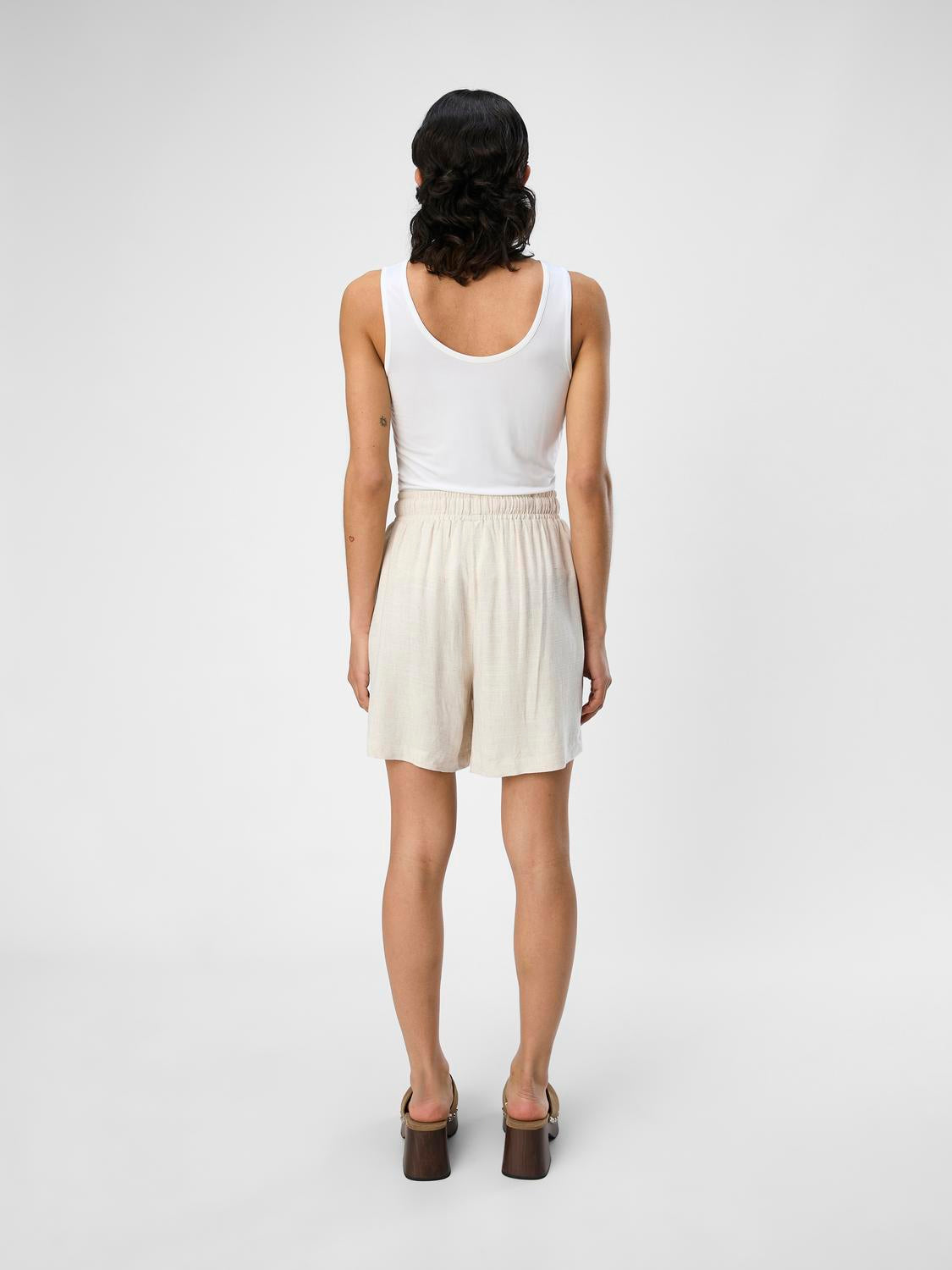 model_shot-back