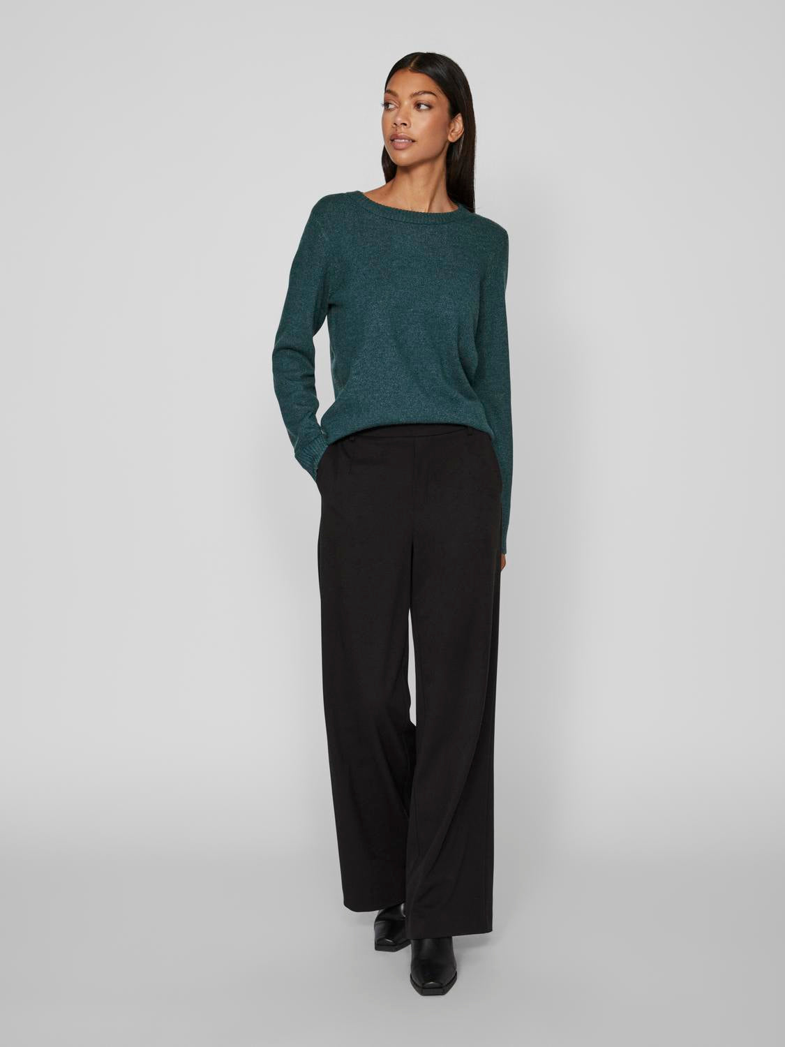 model_shot-front_full