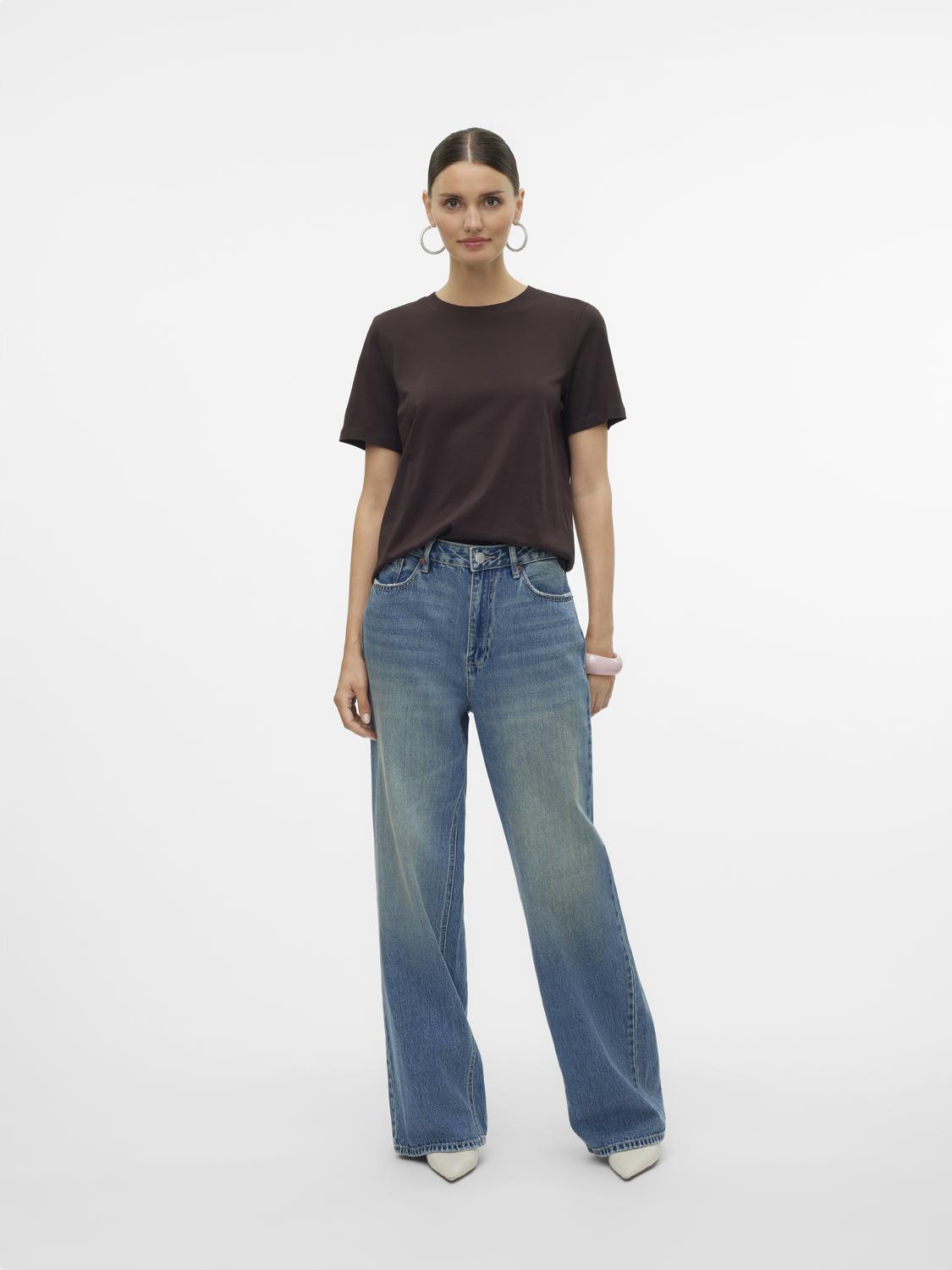 model_shot-front_full