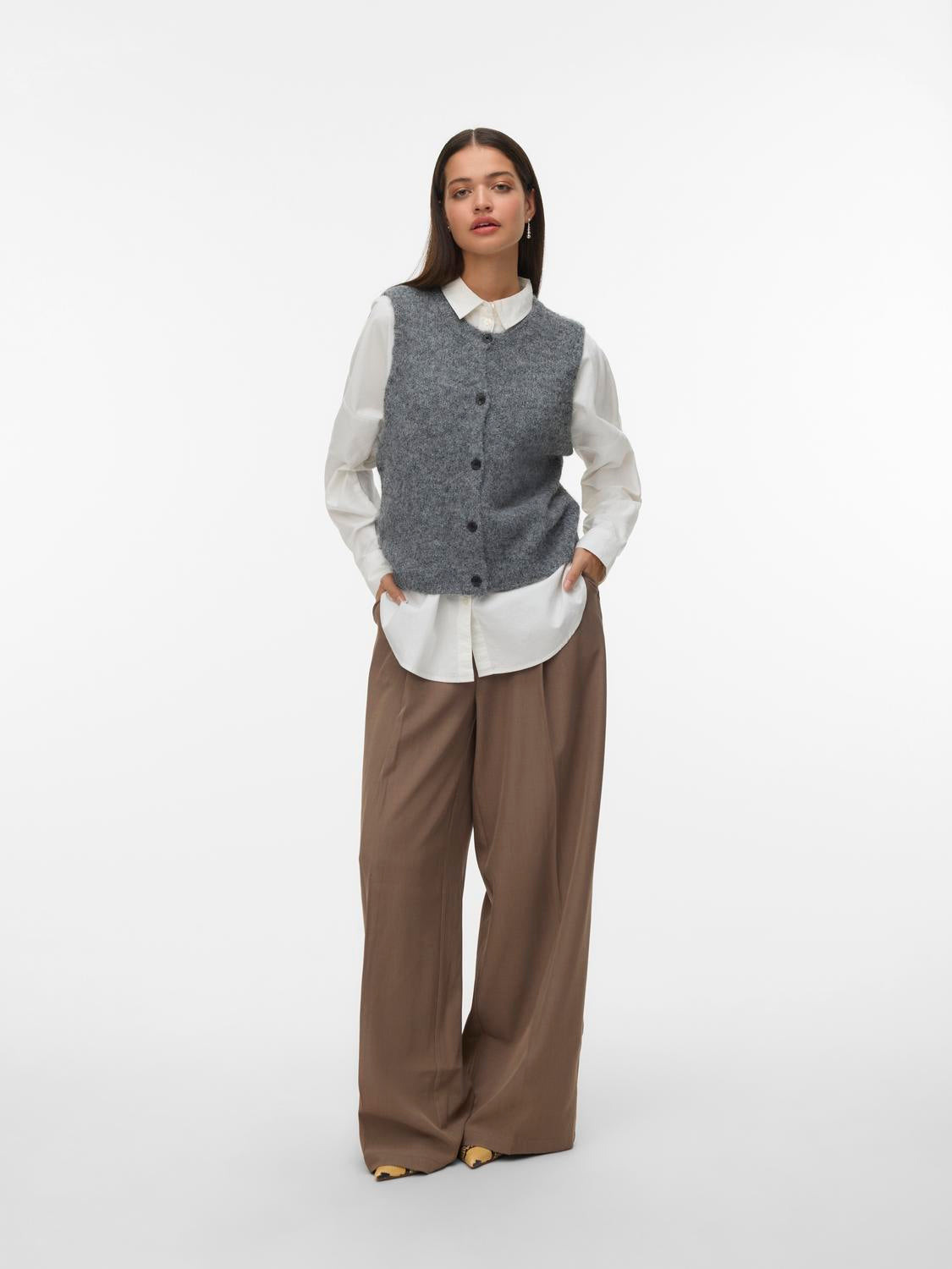 model_shot-front
