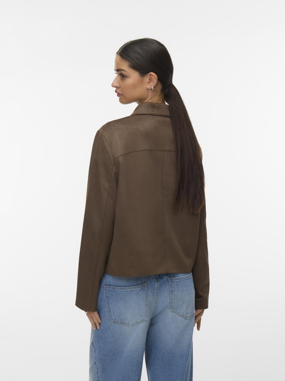 model_shot-back
