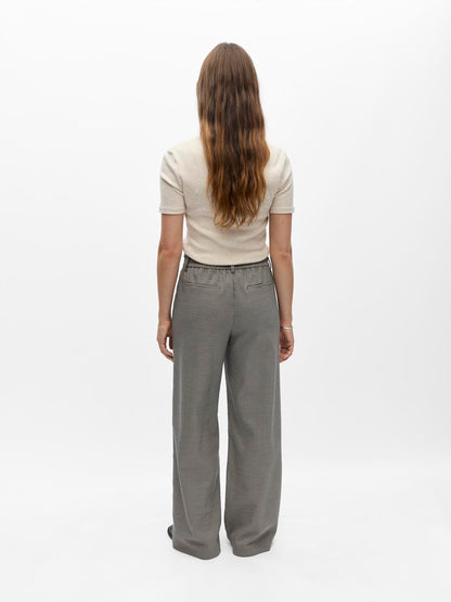 model_shot-back